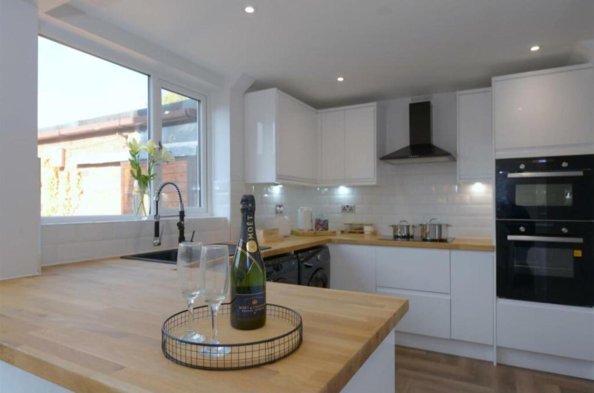 Modern 3 Bedroom Property With Free Driveway Parking By Shire Stays Shrewsbury Dış mekan fotoğraf