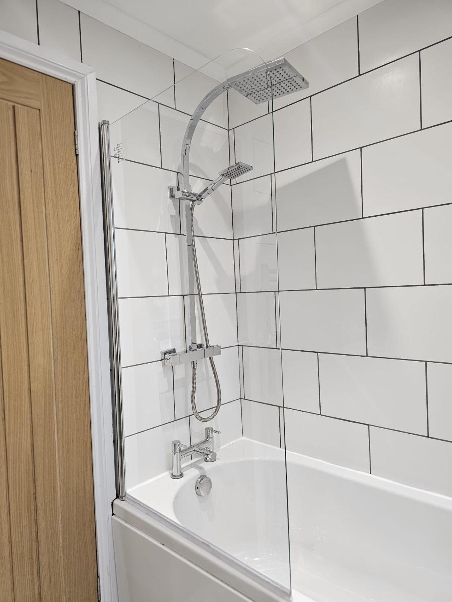 Modern 3 Bedroom Property With Free Driveway Parking By Shire Stays Shrewsbury Dış mekan fotoğraf